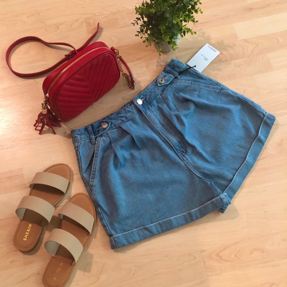 NEW!!! Forever21 Denim Mom Shorts